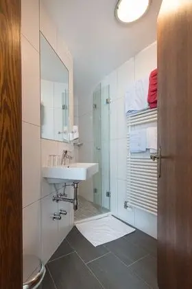 Tek Büyük Yataklı Oda, Balkon, Dağ Manzaralı