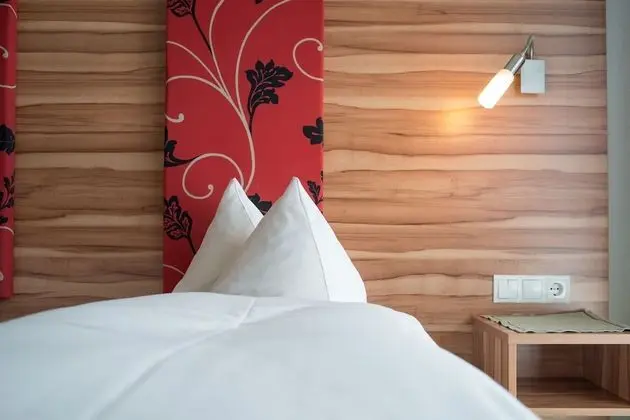 Tek Büyük Yataklı Oda, Balkon, Dağ Manzaralı