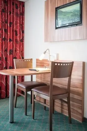 Tek Büyük Yataklı Oda, Balkon, Dağ Manzaralı