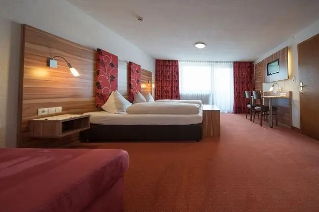 Tek Büyük Yataklı Oda, Balkon, Dağ Manzaralı