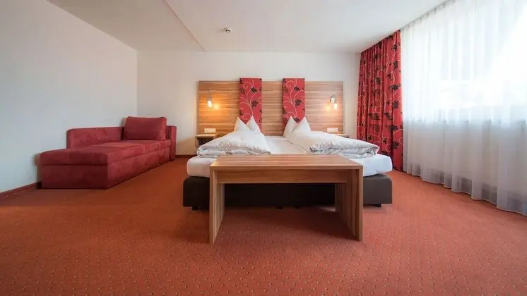 Tek Büyük Yataklı Oda, Balkon, Dağ Manzaralı