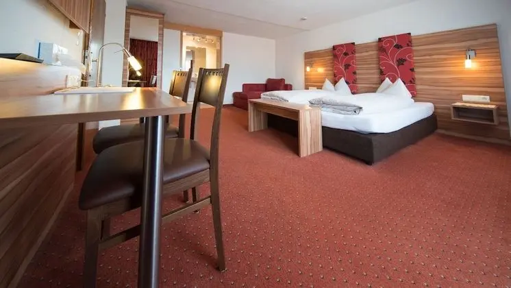 Tek Büyük Yataklı Oda, Balkon, Dağ Manzaralı