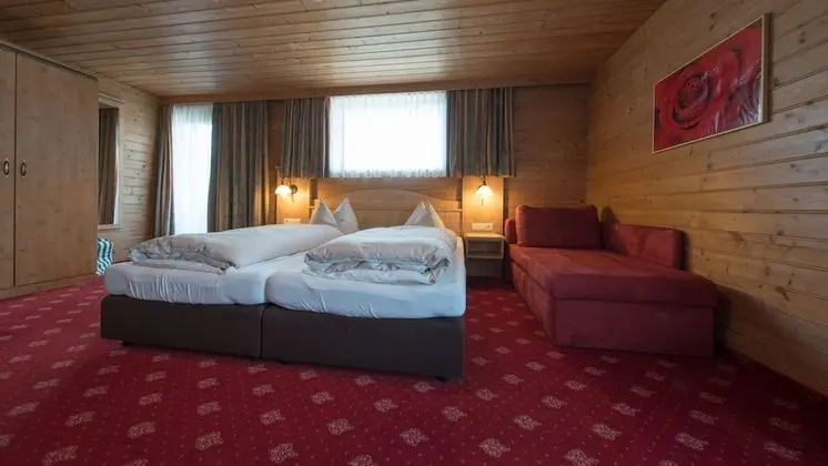 Tek Büyük Yataklı Oda, Balkon, Dağ Manzaralı