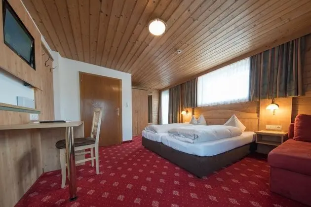 Tek Büyük Yataklı Oda, Balkon, Dağ Manzaralı