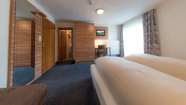 Tek Büyük Yataklı Oda, Balkon, Dağ Manzaralı