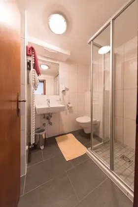 Tek Büyük Yataklı Oda, Balkon, Dağ Manzaralı