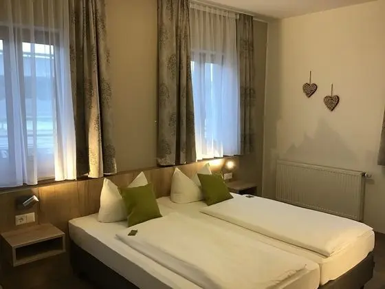 Üç Kişilik Oda