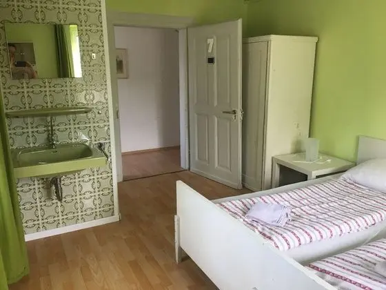 Basic Tek Büyük Yataklı Oda