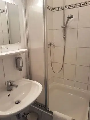 Family Tek Büyük Yataklı Oda
