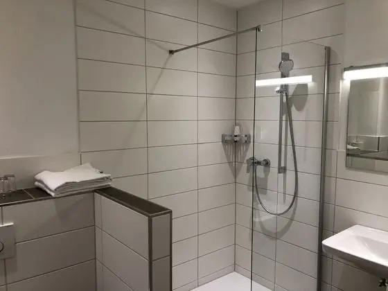 Tek Kişilik Oda, Ortak Banyo