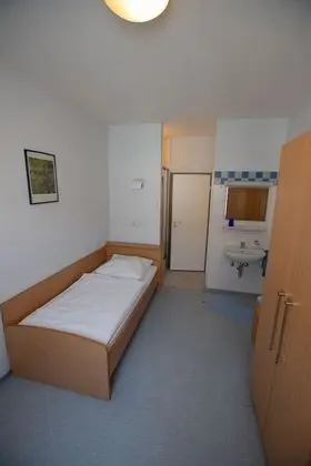 Basic Tek Kişilik Oda, Özel Banyo, Avlu Manzaralı