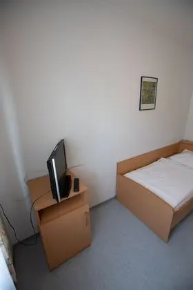 Basic Tek Kişilik Oda, Özel Banyo, Avlu Manzaralı