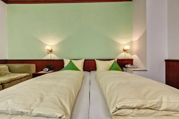 Basic Tek Büyük Yataklı Oda