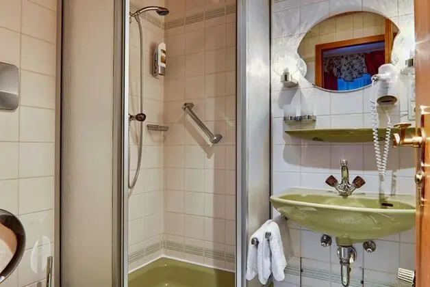 Basic Tek Büyük Yataklı Oda