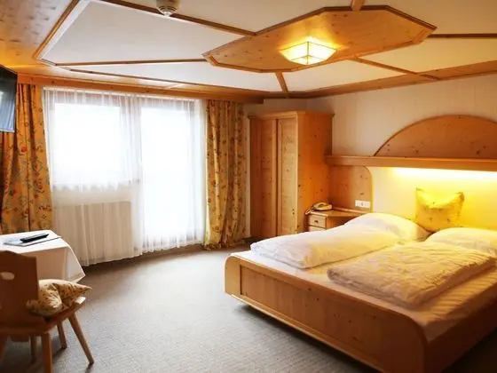 Tek Büyük Yataklı Oda, Dağ Manzaralı