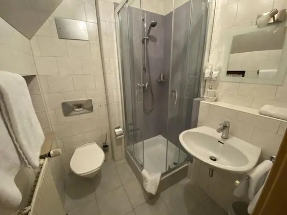 Üç Kişilik Oda