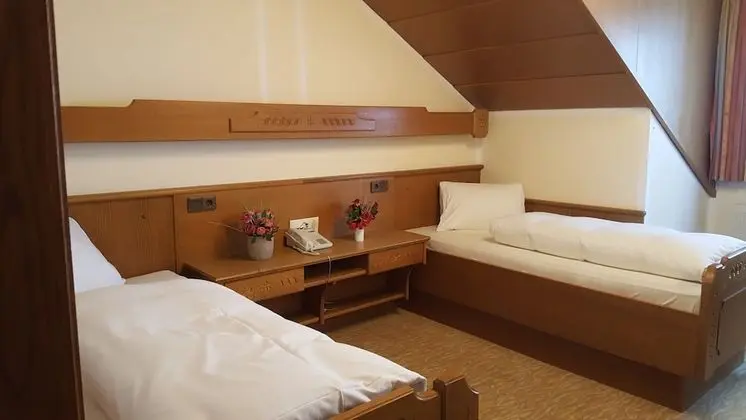 Classic Tek Büyük Yataklı Oda