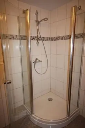 Üç Kişilik Oda