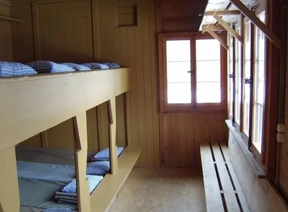 Ortak Ranzalı Oda, Ortak Banyo