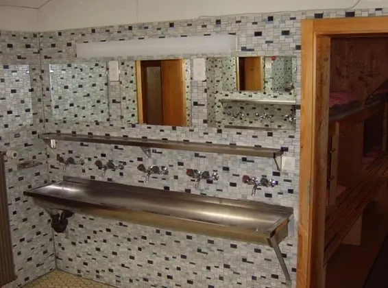 Ortak Ranzalı Oda, Ortak Banyo