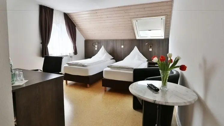 Büyük Yataklı Tek Kişilik Oda