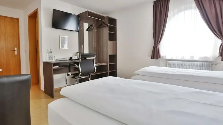 Büyük Yataklı Tek Kişilik Oda