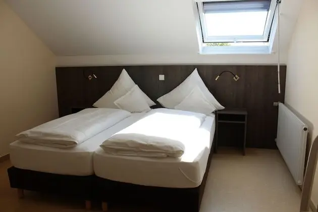 Büyük Yataklı Tek Kişilik Oda
