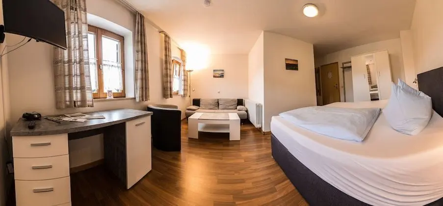 Basic Tek Büyük Yataklı Oda