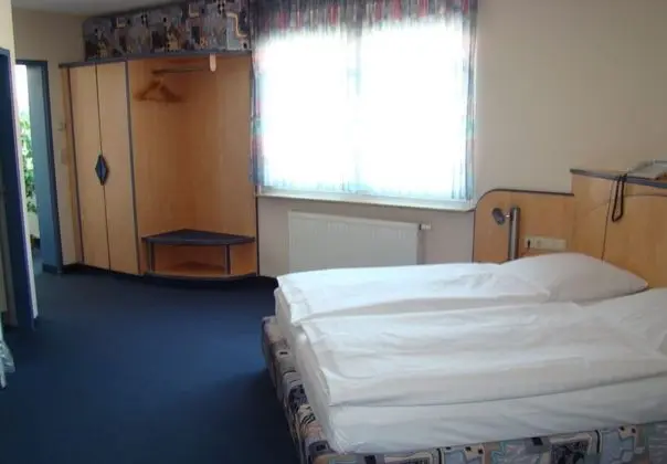 Business Tek Büyük Yataklı Oda