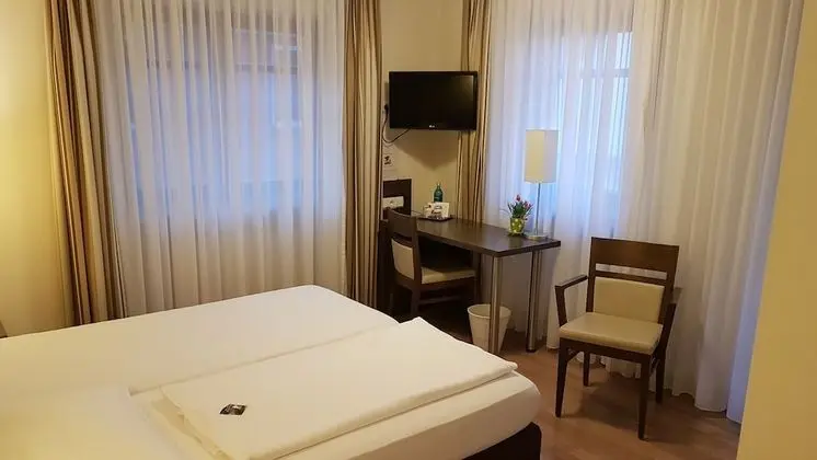 Comfort Tek Büyük Yataklı Oda