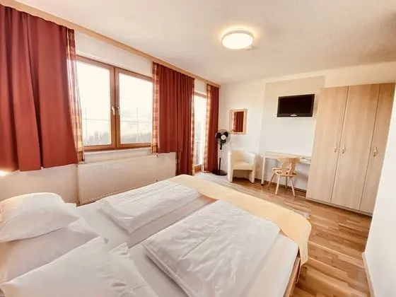 Standard Tek Büyük Yataklı Oda