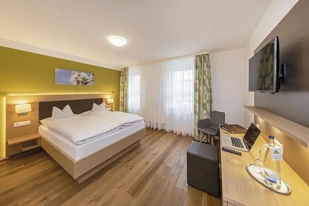 Business Tek Büyük Yataklı Oda