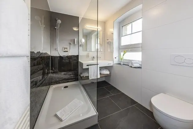 Business Tek Büyük Yataklı Oda