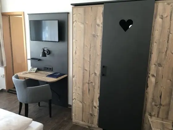 Comfort Tek Büyük Yataklı Oda