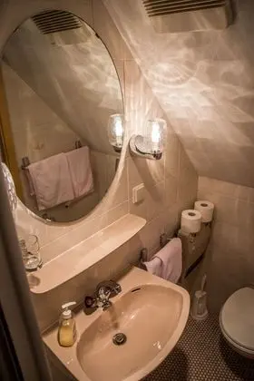 Basic Tek Büyük veya İki Ayrı Yataklı Oda