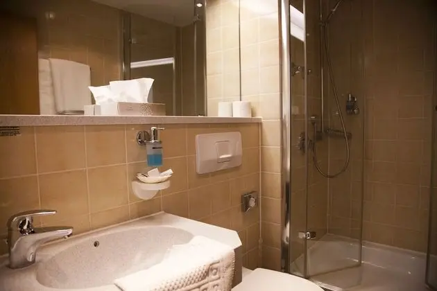 Business Tek Büyük Yataklı Oda