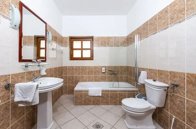 Basic Üç Kişilik Oda