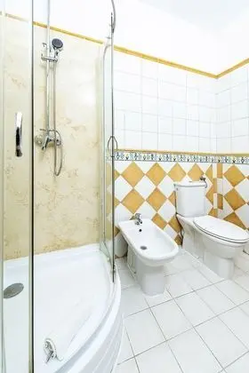 Basic Tek Büyük veya İki Ayrı Yataklı Oda