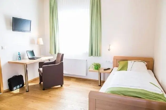 Tek Kişilik Oda, 1 Tek Kişilik Yatak, Sigara İçilmez