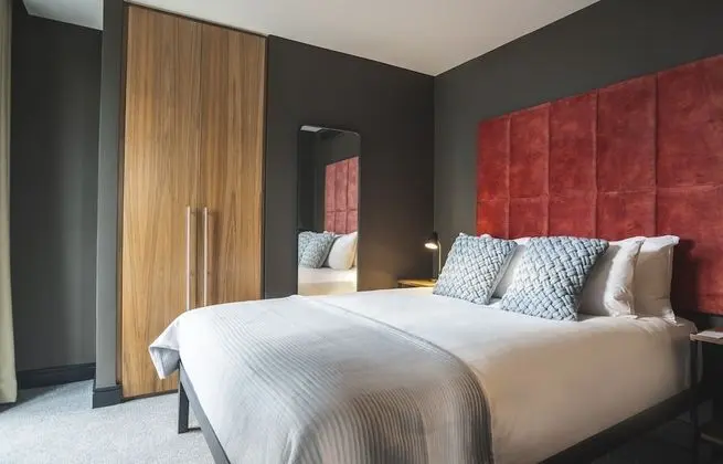 Aldgate Apartment