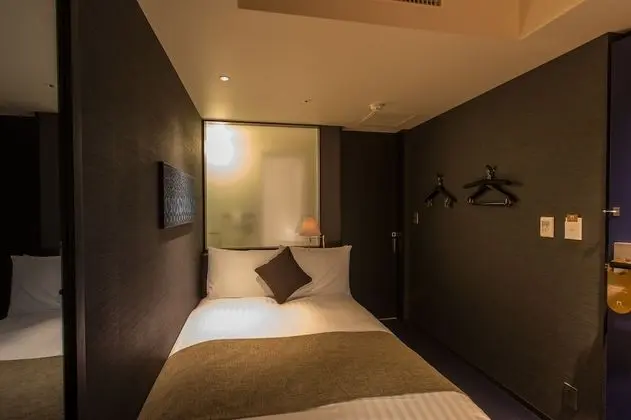 Tek Büyük Yataklı Oda, Sigara İçilebilir (Modest Semi Double with shower only)