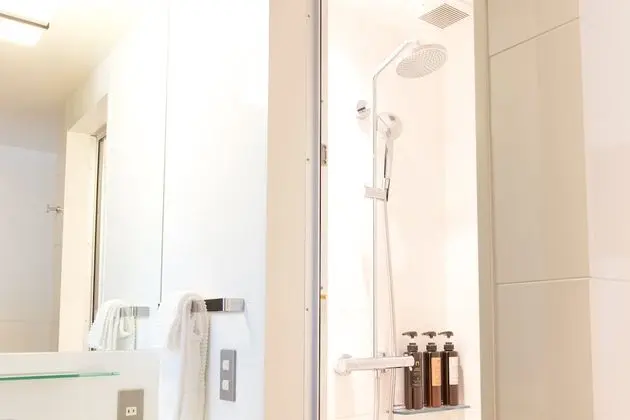 Tek Büyük Yataklı Oda, Sigara İçilebilir (Modest Semi Double with shower only)