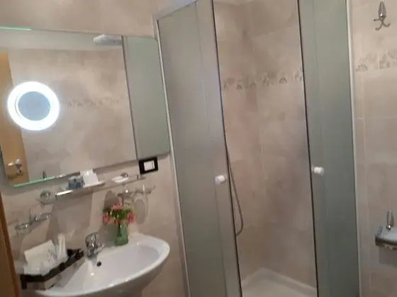 Tek Büyük Yataklı Oda, Özel Banyo