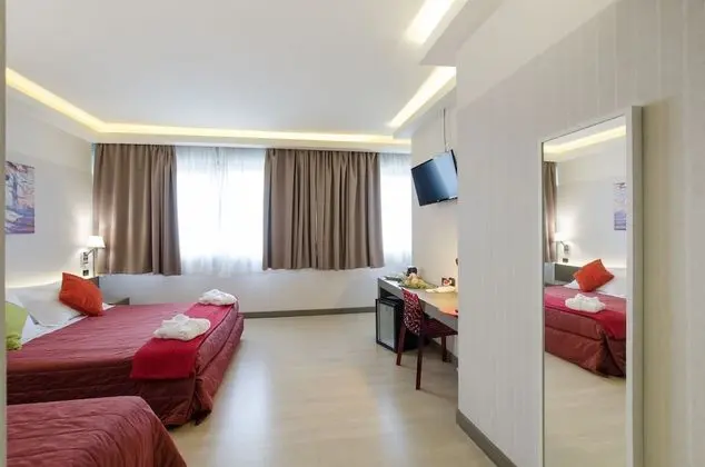 Üç Kişilik Oda