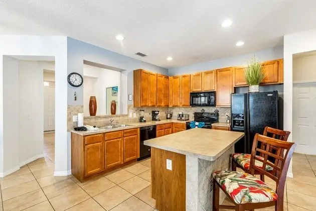 Villa (Gated Private Pool Home with Spa & Ga)