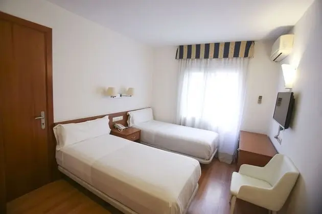 Standard Tek Büyük veya İki Ayrı Yataklı Oda