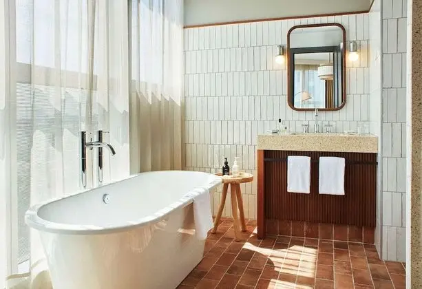 Roomy Tub