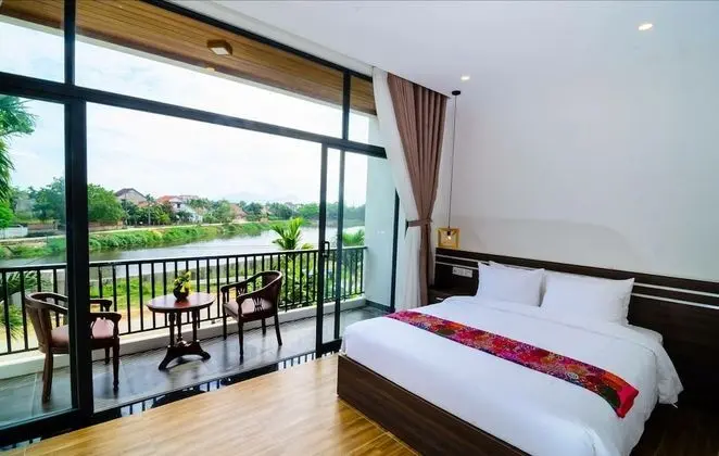 Deluxe Tek Büyük Yataklı Oda, 1 Çift Kişilik Yatak, Balkon, Bahçe Manzaralı