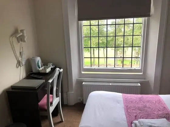Tek Büyük Yataklı Oda, Ortak Banyo