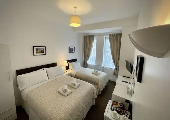 Üç Kişilik Oda, Banyolu/Duşlu